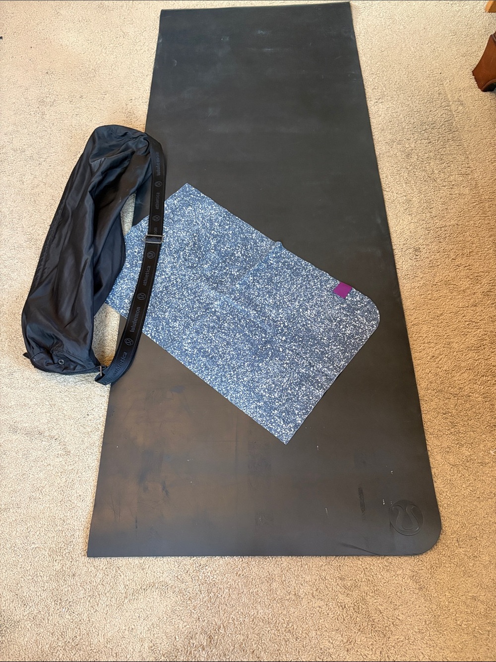 lululemon athletica Black Yoga Mat, Lululemon Yoga Bag & Lulu towel